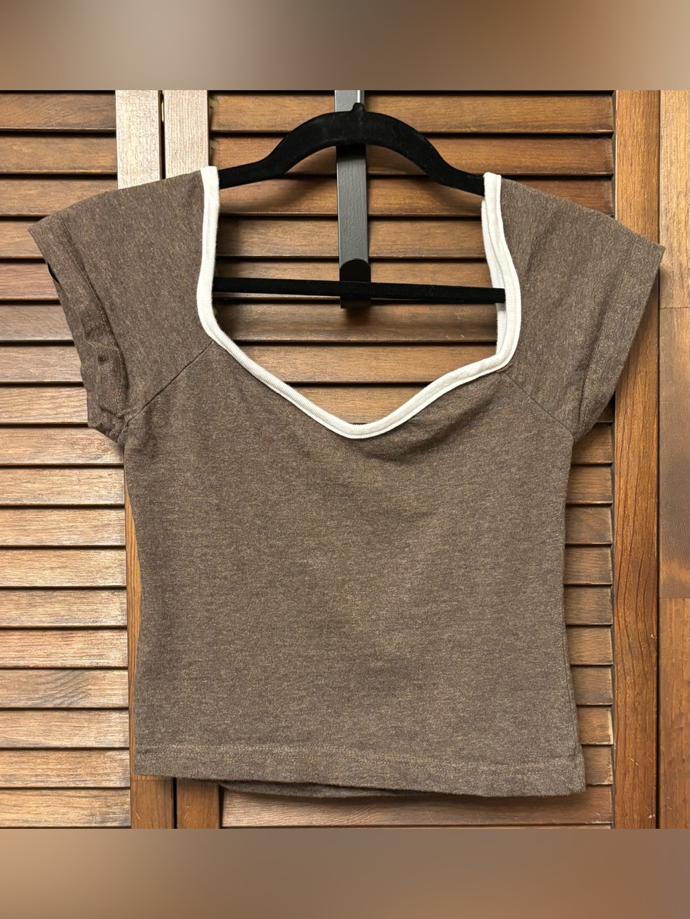 Vintage Y2K Brown Crop Top with White Contrast Trim